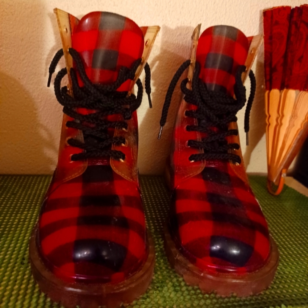 Combat boots